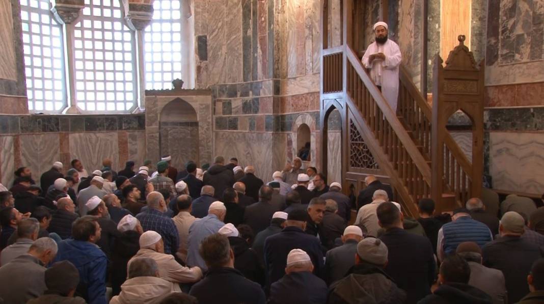 Kiliseden camiye çevrilen Kariye Camii’nde 79 yıl sonra ilk cuma namazı 24